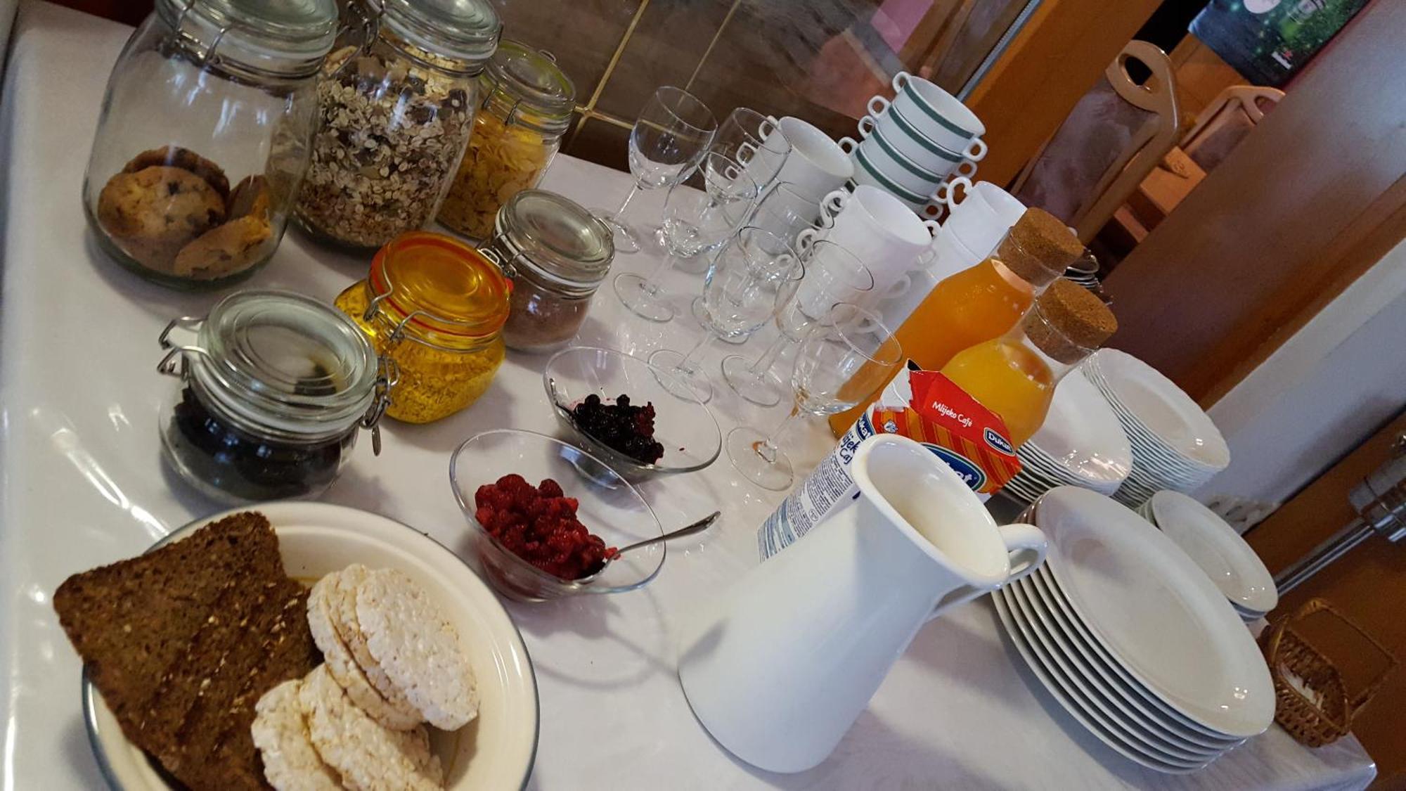 Rosa Bed And Breakfast Podgorje  ภายนอก รูปภาพ